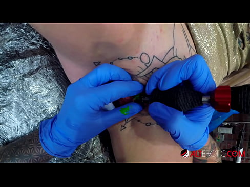 ❤️ Extrem tätowierte Hottie Sully Savage hat ein Tattoo auf ihrer Klitoris ❤️❌ Sluts bei porn de.qizpornolar.ru ❌️
